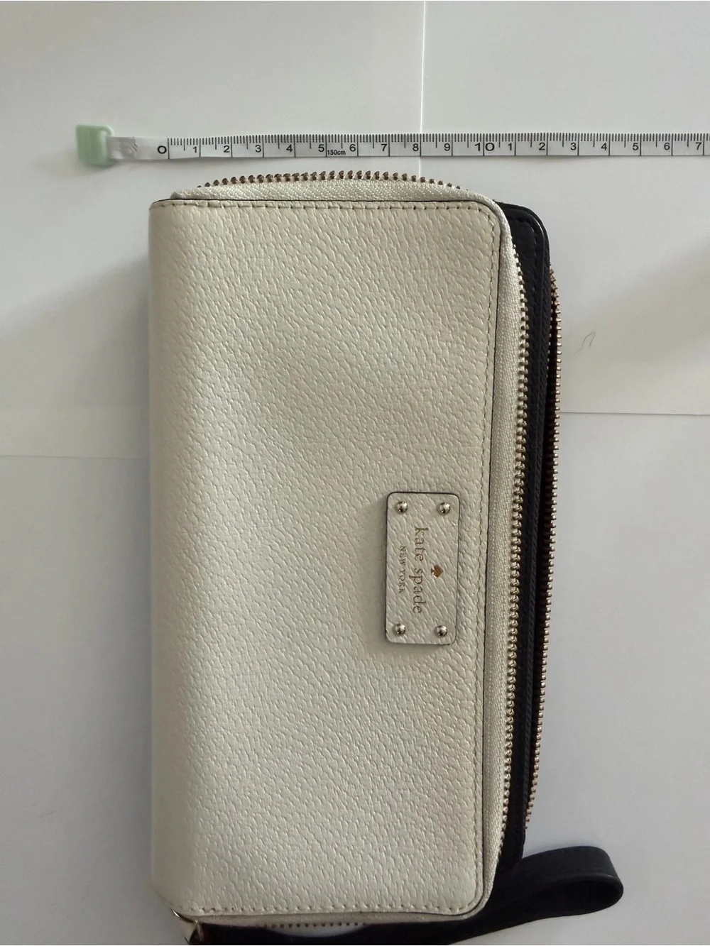 Kate Spade Leather Zip Around Continental Wallet Cream / Black